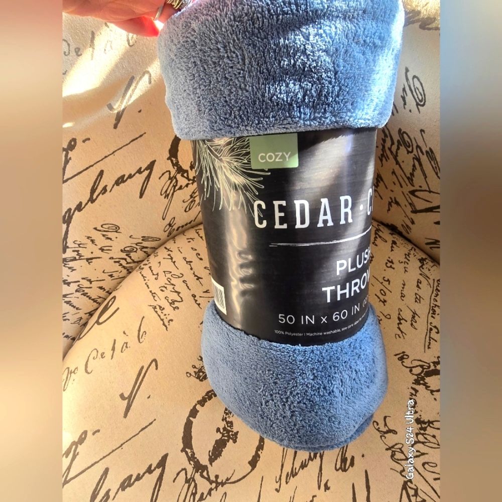 Cedar Creek Blue Throw Blanket 50"×60" New